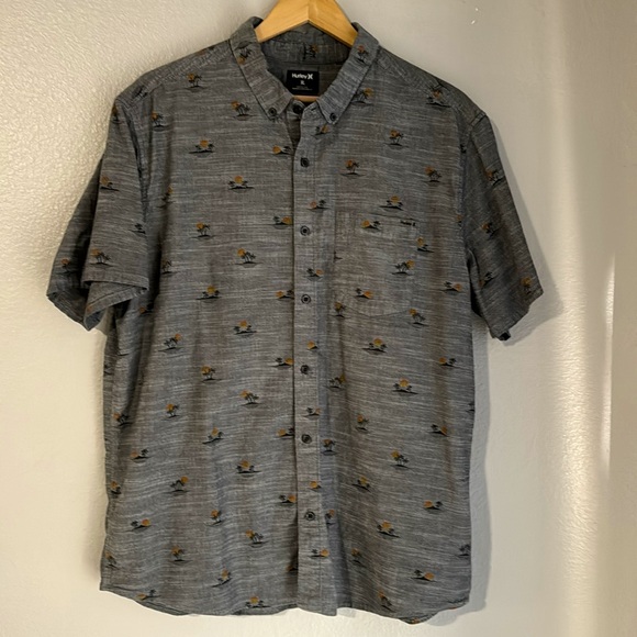 Hurley Hawaiian Shirt - Picture 1 of 5